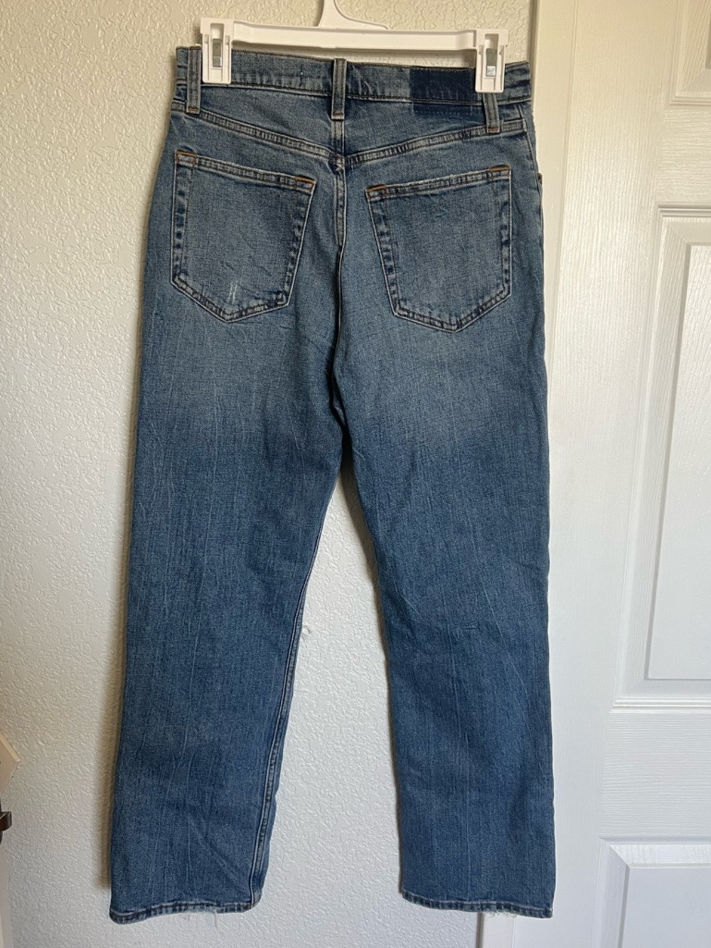 Abercrombie & Fitch The Ankle Straight Ultra High Rise Distressed Jeans - Picture 7 of 11